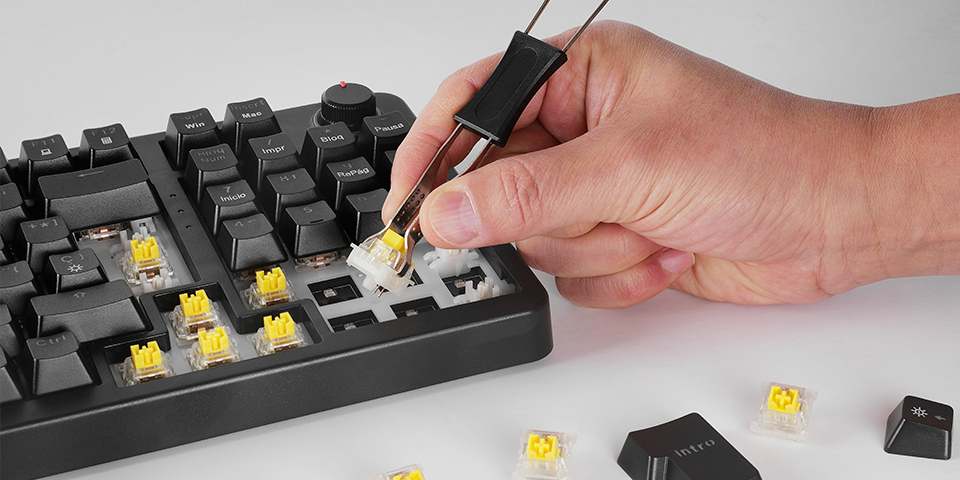 Hot-Swappable Mechanical Switches